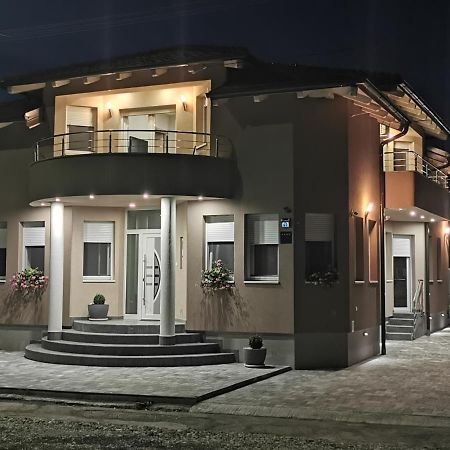 Apartman Bozur **** Satnica Dakovacka Экстерьер фото