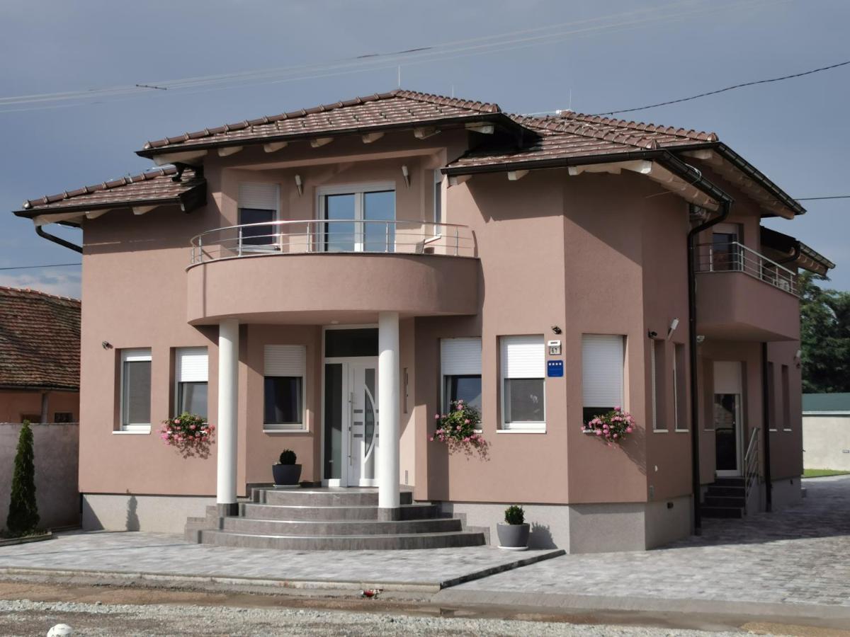 Apartman Bozur **** Satnica Dakovacka Экстерьер фото