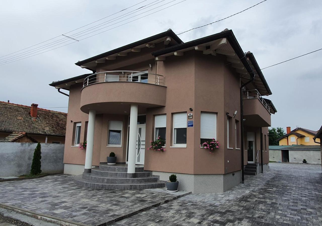 Apartman Bozur **** Satnica Dakovacka Экстерьер фото